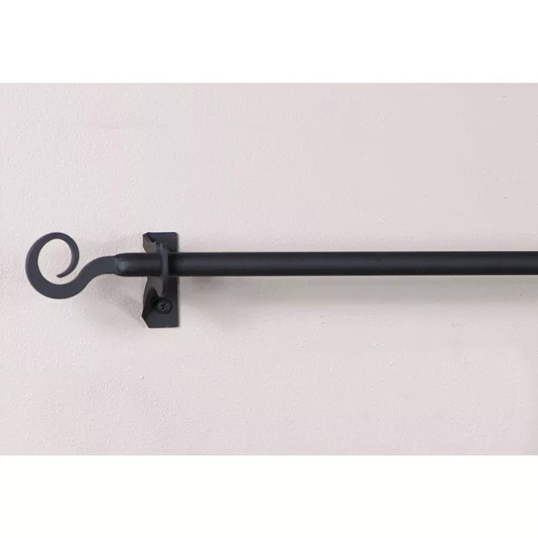 Wrought Iron Quilt Holder up to 112-Inch